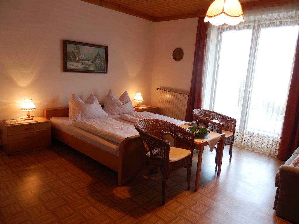 Ferienhaus Maier Apartment Lind Стая снимка